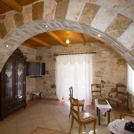 Fioro Stone House Ferienhaus Planos